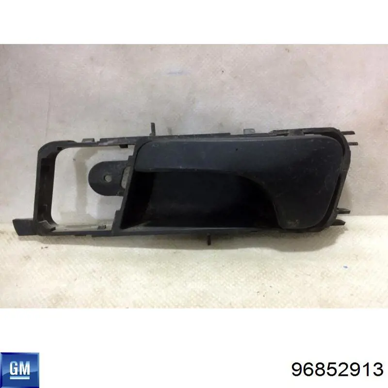 Ручка задньої двері внутрішня ліва General Motors 96852913 ціна, від 7.31 USD