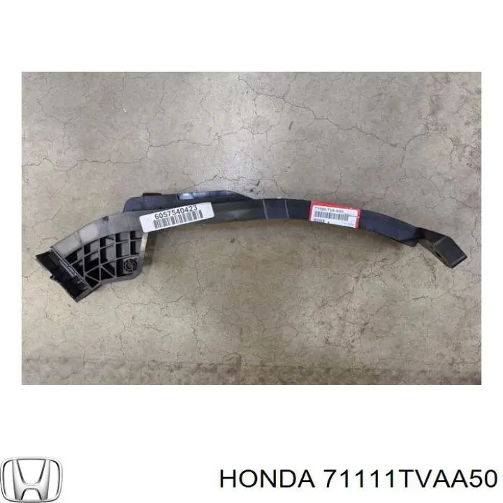 Решітка переднього бампера, центральна Honda 71111TVAA50 ціна, від 94.42 USD