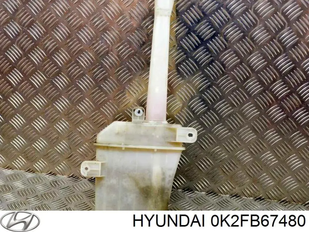 Бачок омивача лобового скла Hyundai/Kia 0K2FB67480 ціна, від 43.46 USD