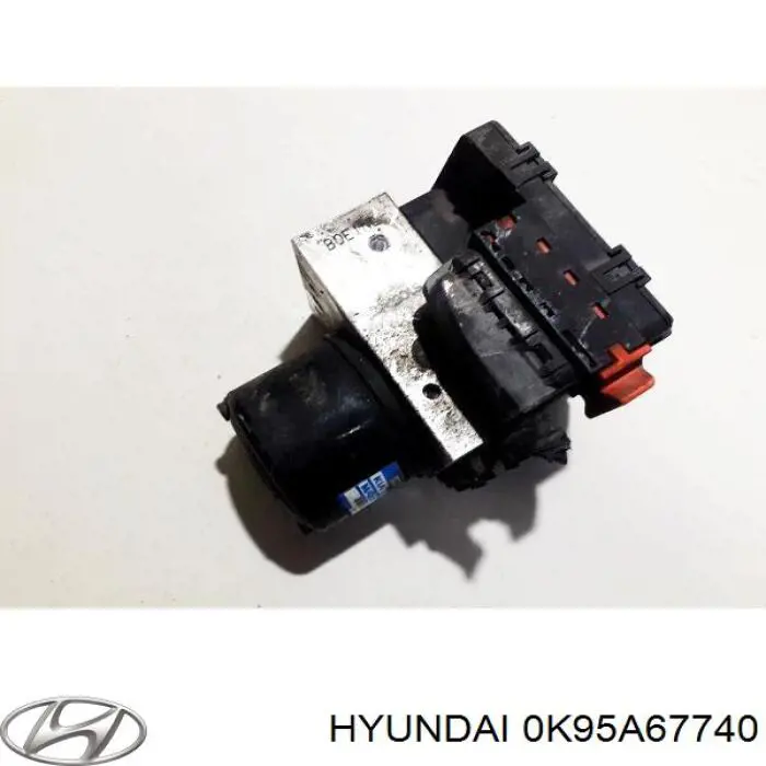 Блок запобіжників задній, салонний Hyundai/Kia 0K95A67740