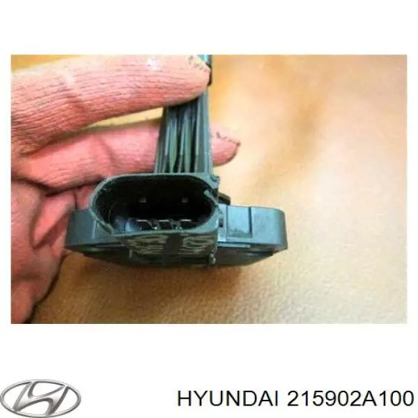 215902A100 Hyundai/Kia датчик рівня масла двигуна