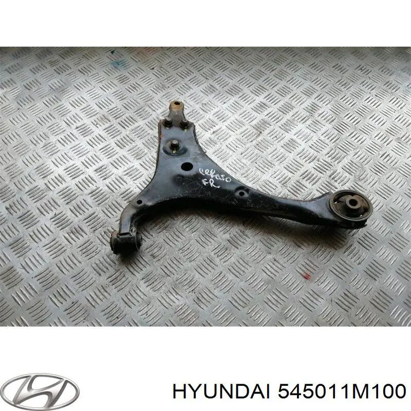 Правий важіль передній нижній підвіски Hyundai/Kia 545011M100