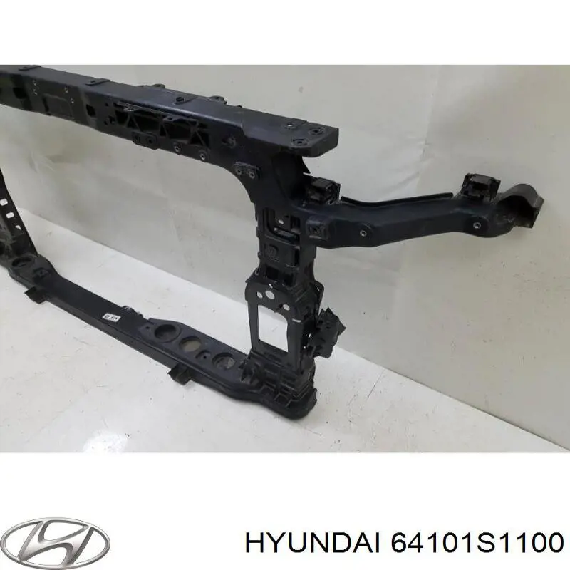 Рамка радіатора 64101S1100 Hyundai/Kia