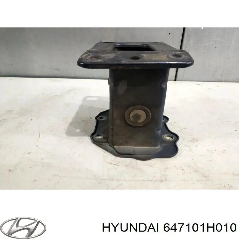 Кронштейн підсилювача переднього бампера на Hyundai Elantra (HD)