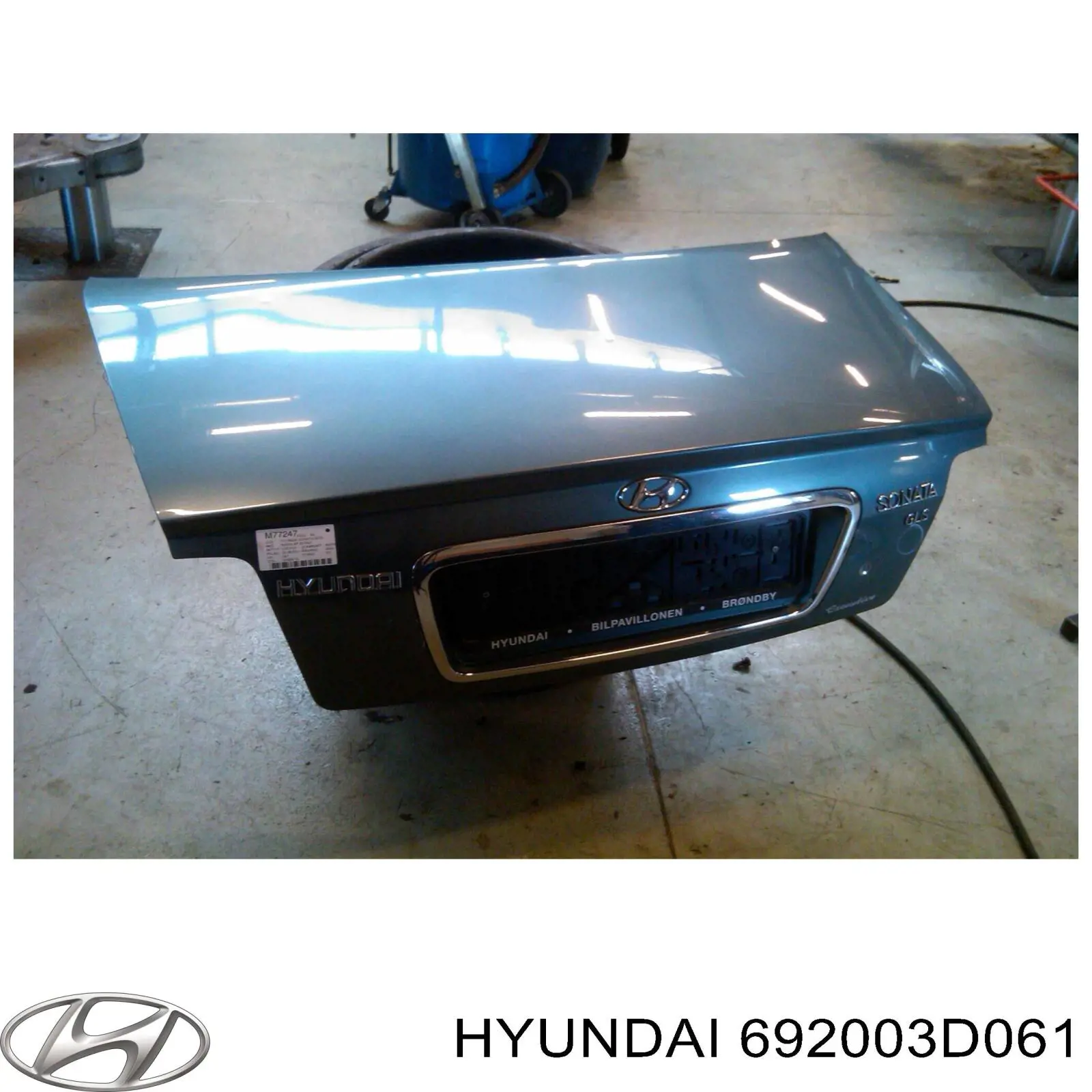 692003D061 Hyundai/Kia Кришка багажника