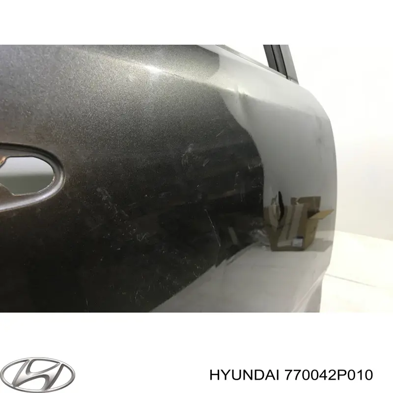 Двері задні, праві 770042P010 Hyundai/Kia