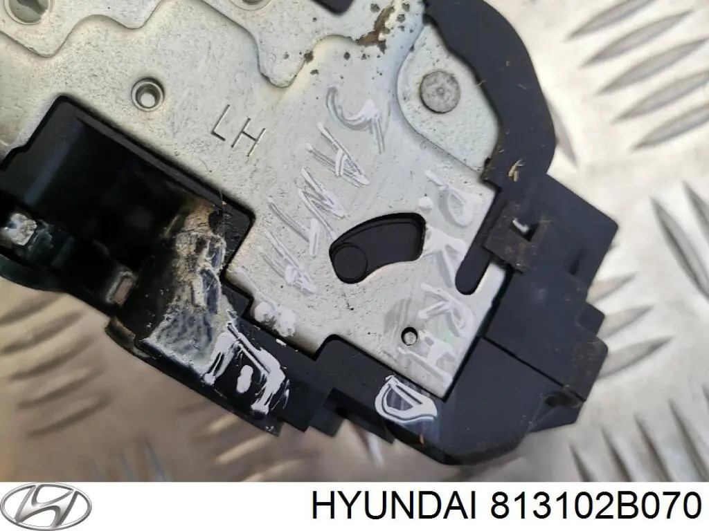 813102B070 Hyundai/Kia Замок водійських дверей