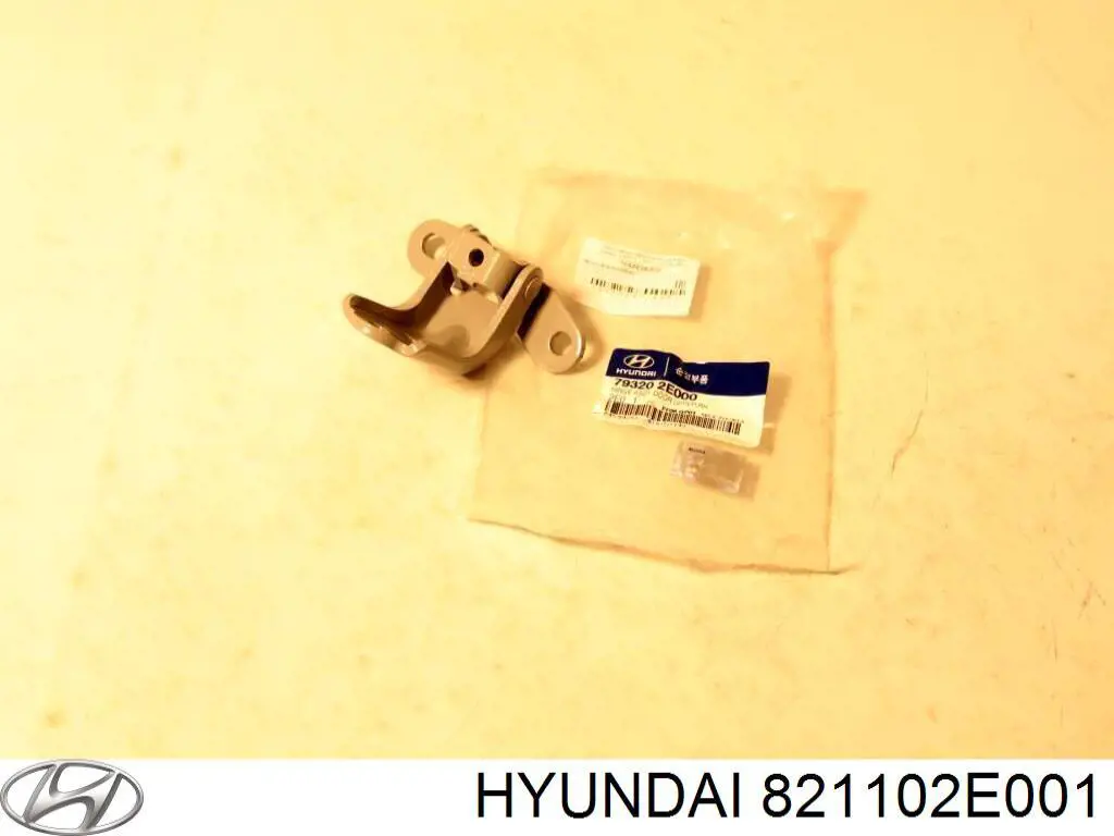 Купити 821102E001 Hyundai/Kia Ущільнювач двері передньої лівої (на кузові)