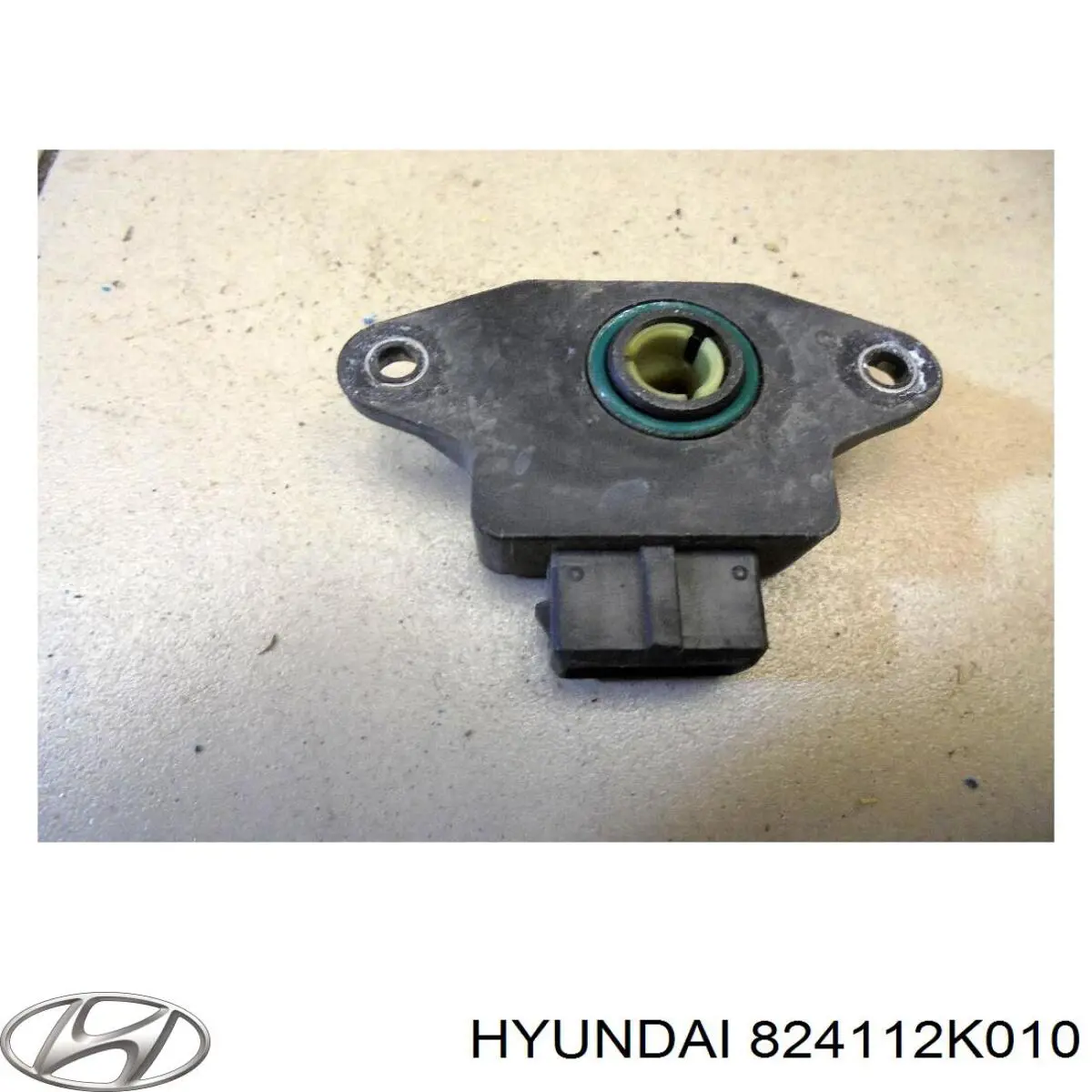 Купити 824112K010 Hyundai/Kia Скло та ущільнювачі скла вітрового правого/лівого