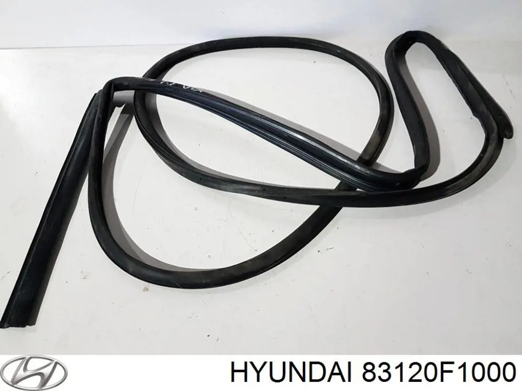 83120F1000 Hyundai/Kia Ущільнювач двері задньої правої (на кузові)
