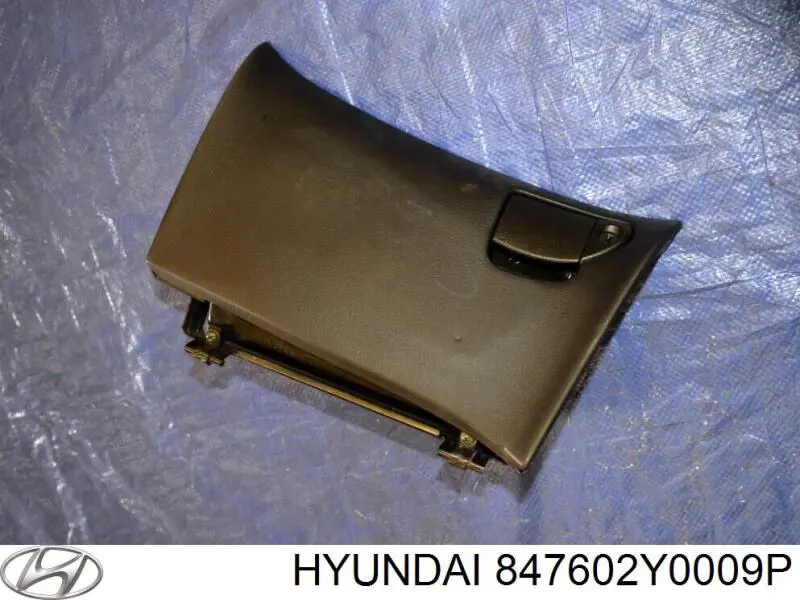 Панель салону передня "торпедо", нижня частина Hyundai/Kia 847602Y0009P ціна, від 60.08 USD