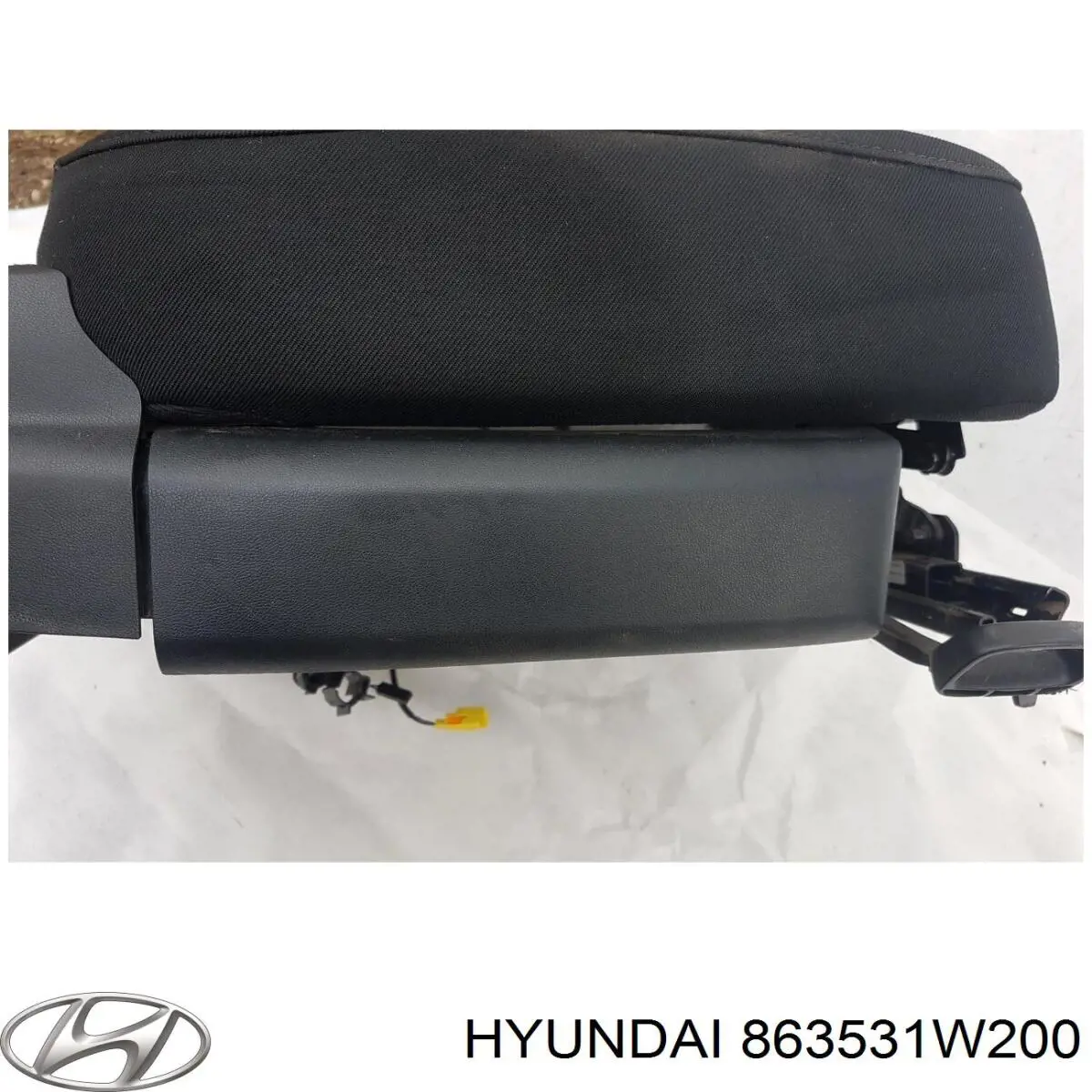 863531W200 Hyundai/Kia Накладка верхня передній панелі / супорта радіатора