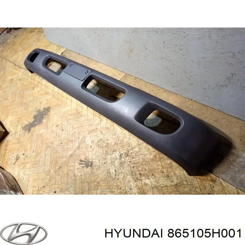 Передній бампер на Hyundai HD LIGHT 