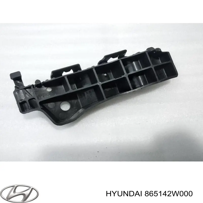 865142W000 Hyundai/Kia кронштейн бампера переднього, зовнішній правий