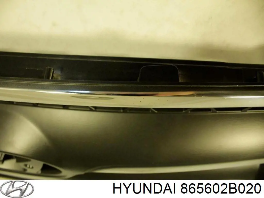 Решітка радіатора 865602B020 Hyundai/Kia