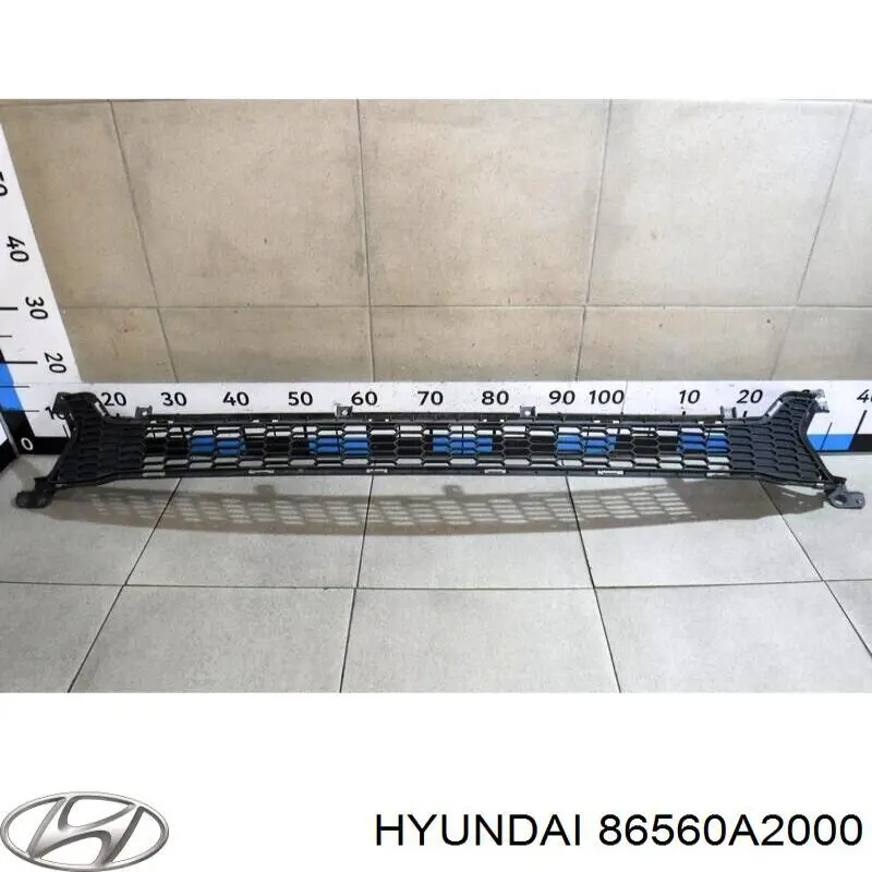 86560A2000 Hyundai/Kia решітка переднього бампера, центральна