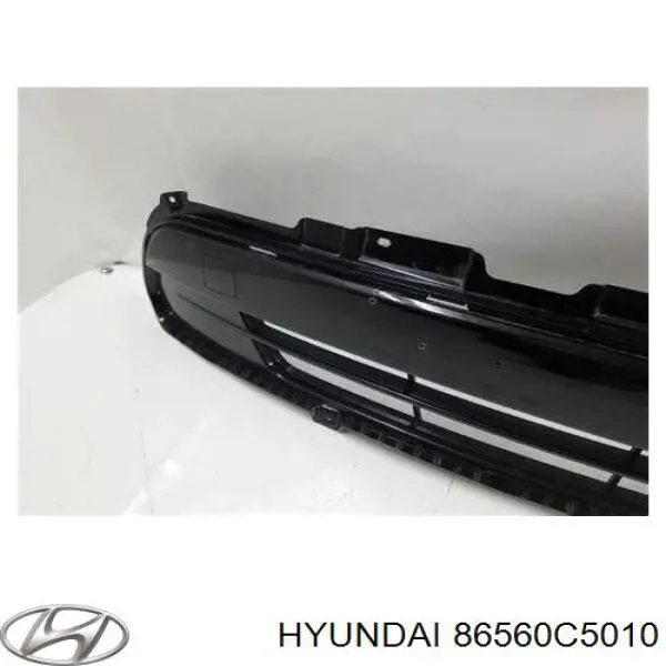 Решітка переднього бампера, центральна 86560C5010 Hyundai/Kia