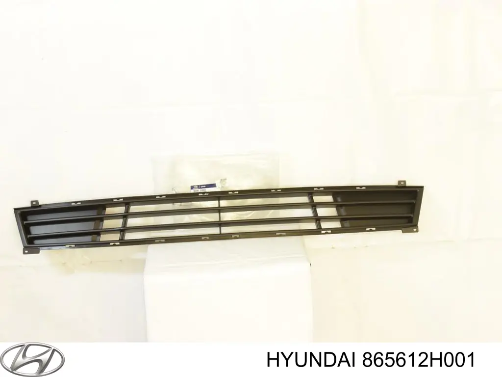 Купити 865612H000 Toyota Решітка переднього бампера