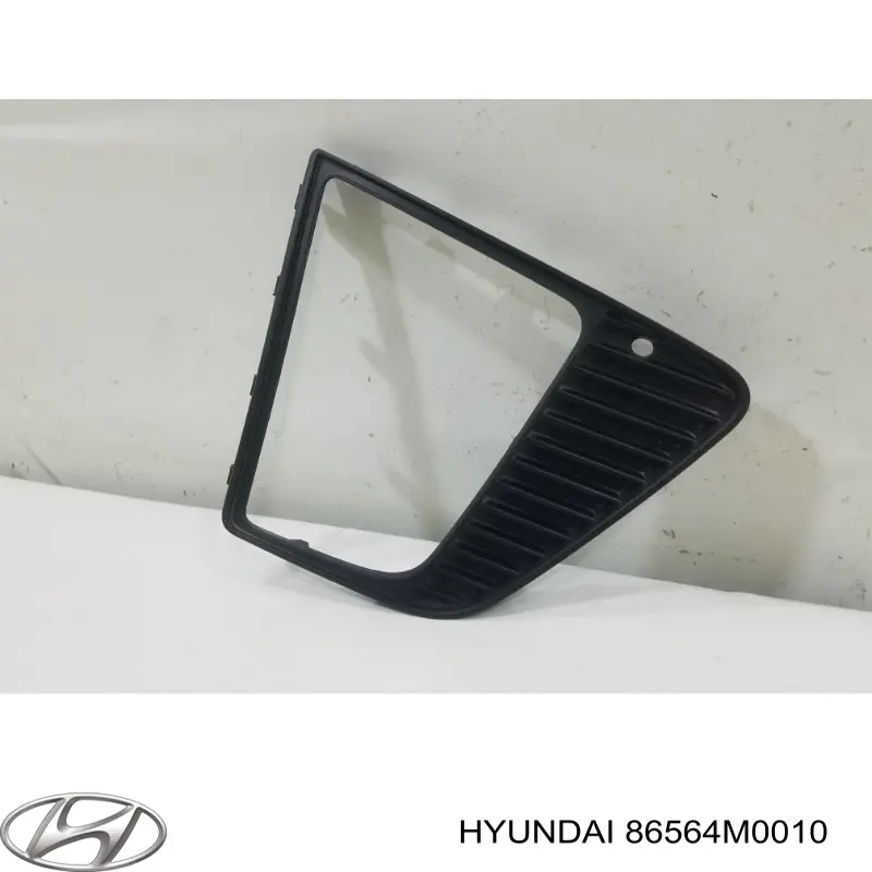 Заглушка/ решітка протитуманних фар бампера переднього, права 86564M0010 Hyundai/Kia