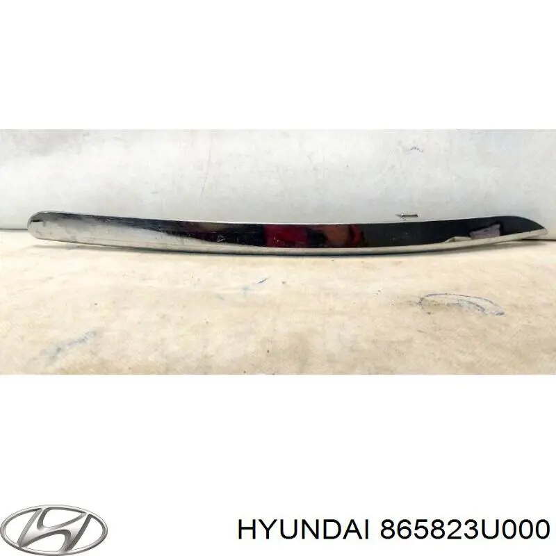 865823U000 Hyundai/Kia Молдинг переднього бампера, правий