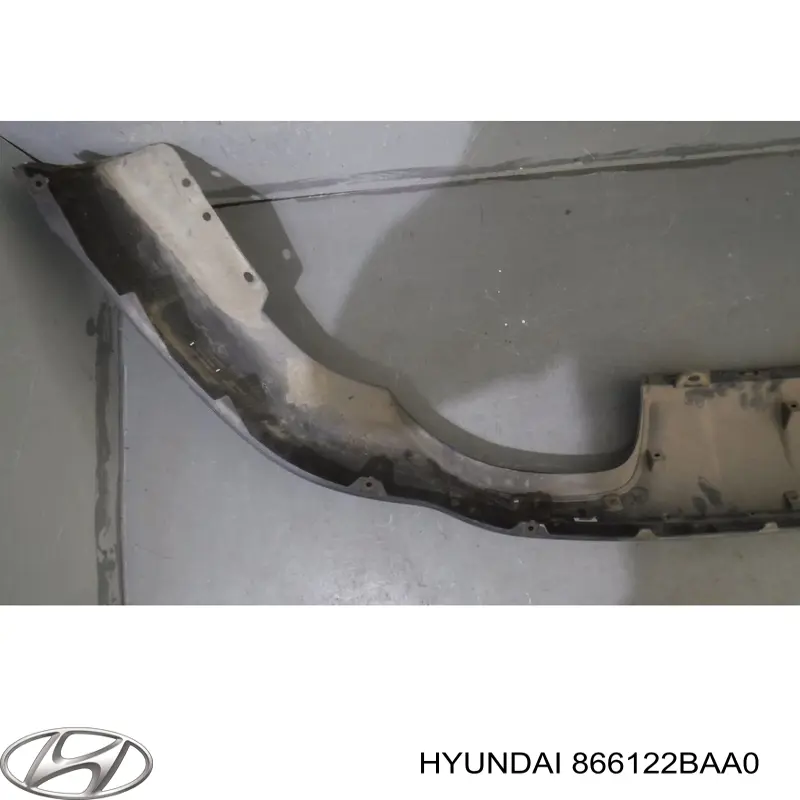 Спойлер заднього бампера 866122BAA0 Hyundai/Kia