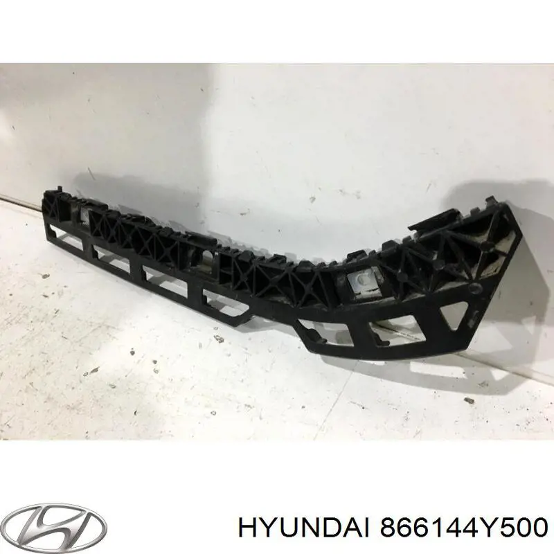 866144Y500 Hyundai/Kia кронштейн бампера заднього, правий