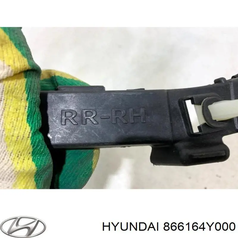 Кронштейн бампера заднього, правий 866164Y000 Hyundai/Kia