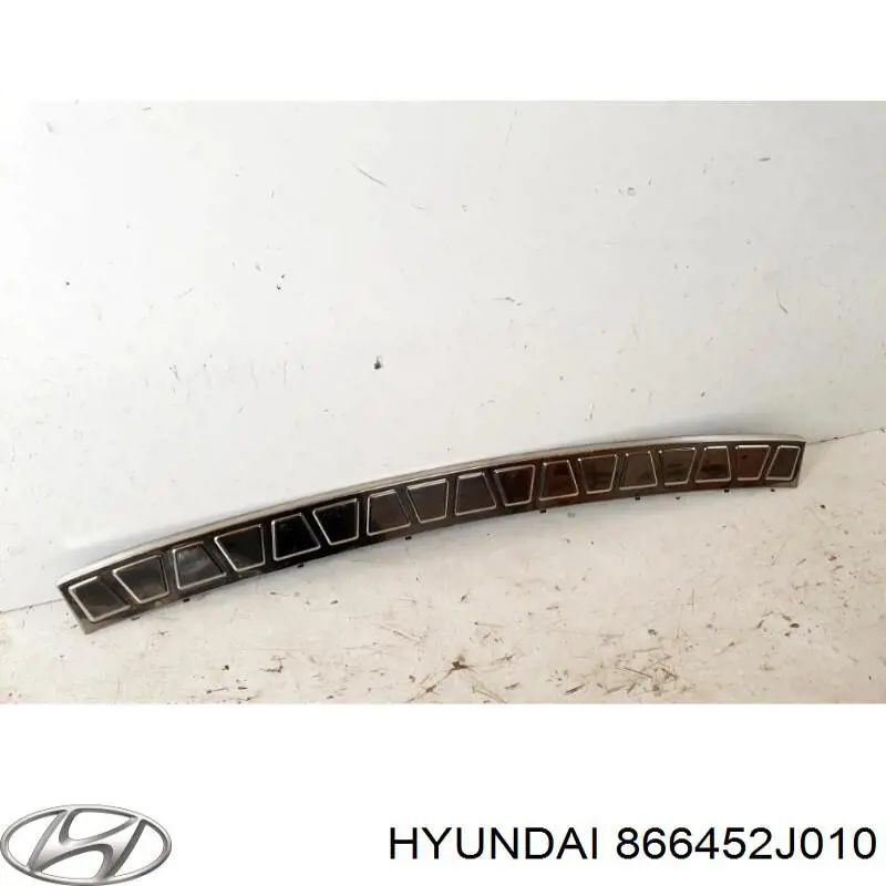 866452J010 Hyundai/Kia Накладка бампера заднього, верхня захисна