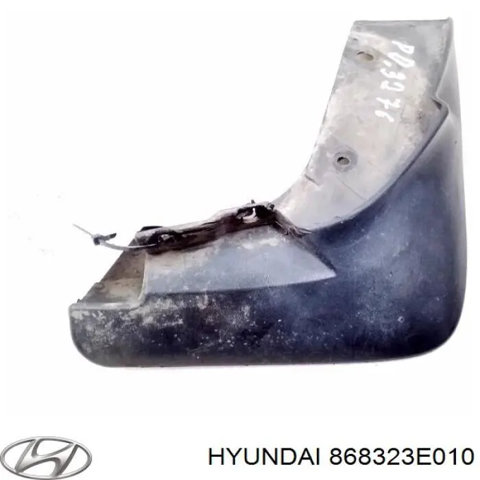 868323E010 Hyundai/Kia бризковики передній, правий