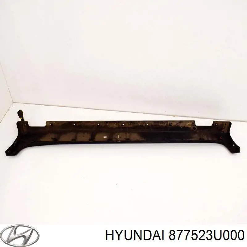 Накладка зовнішня (молдинг) порога, правий Hyundai/Kia 877523U000
