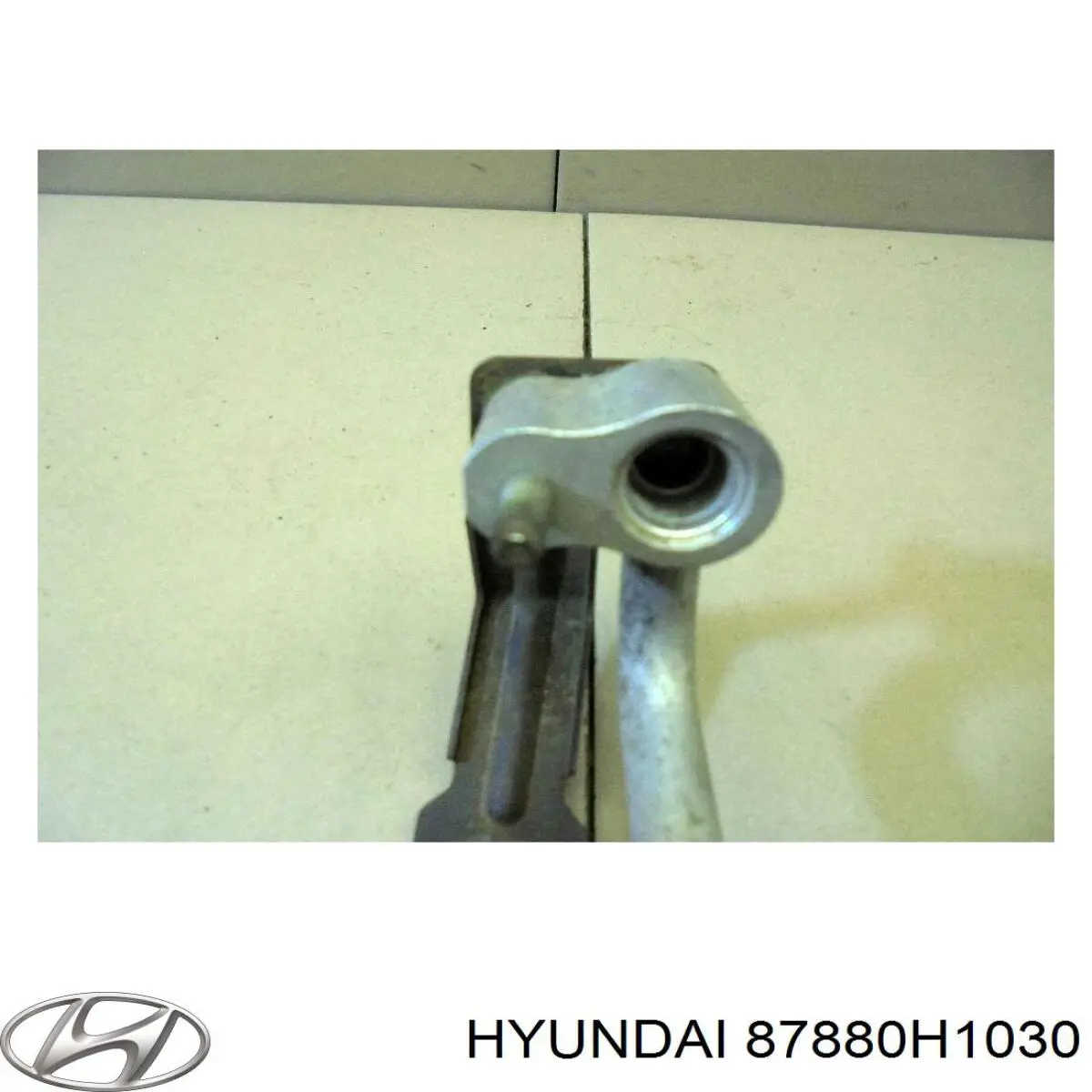 87880H1030 Hyundai/Kia Скло багажного відсіку, праве