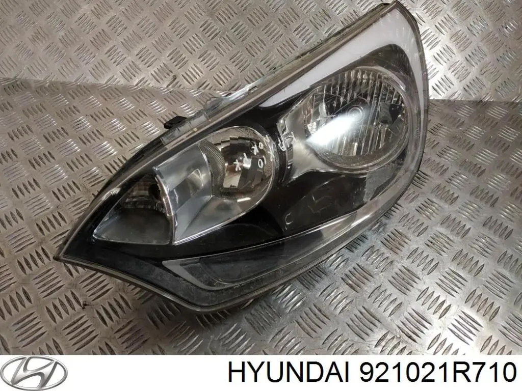 Фара права 921021R710 Hyundai/Kia