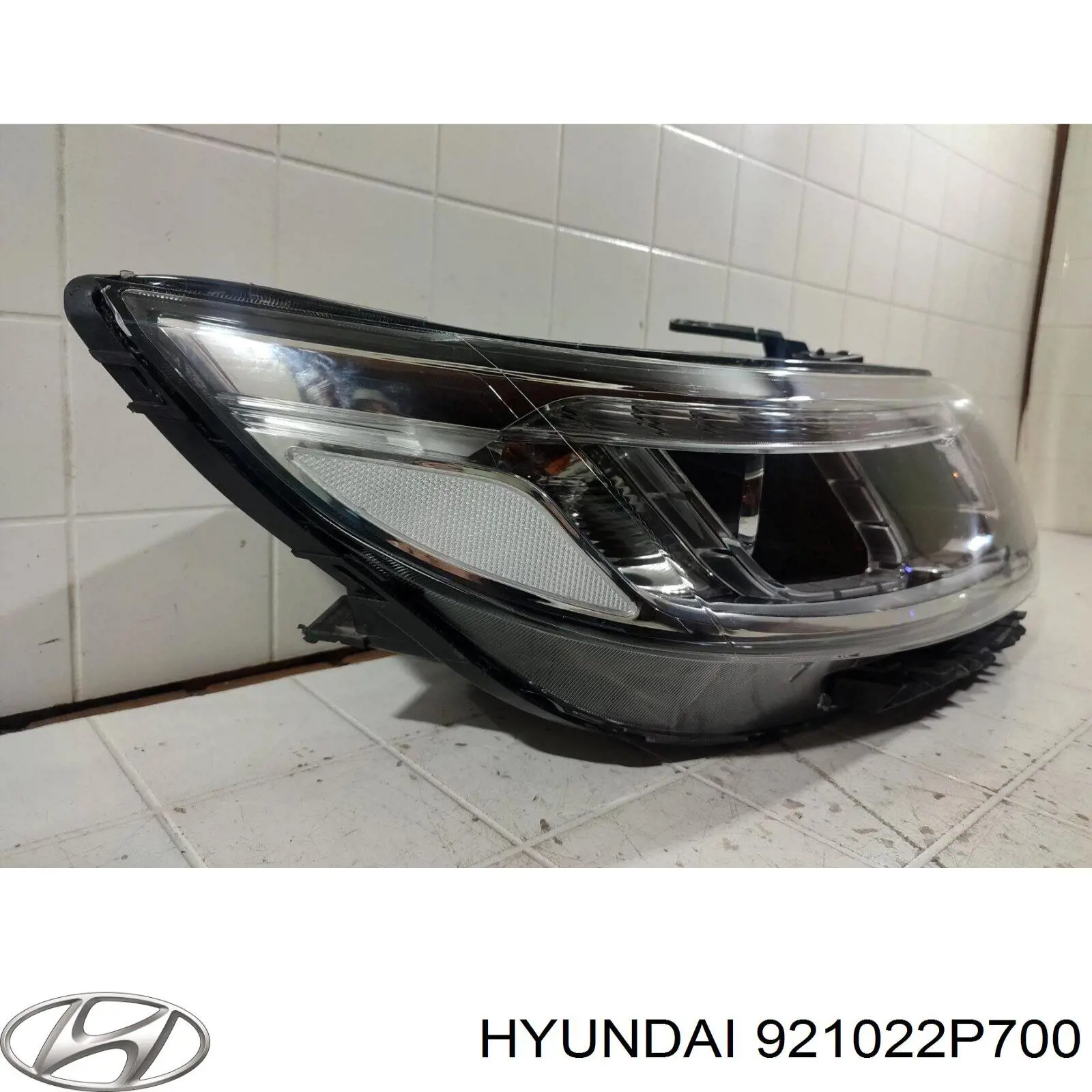 Фара права 921022P700 Hyundai/Kia