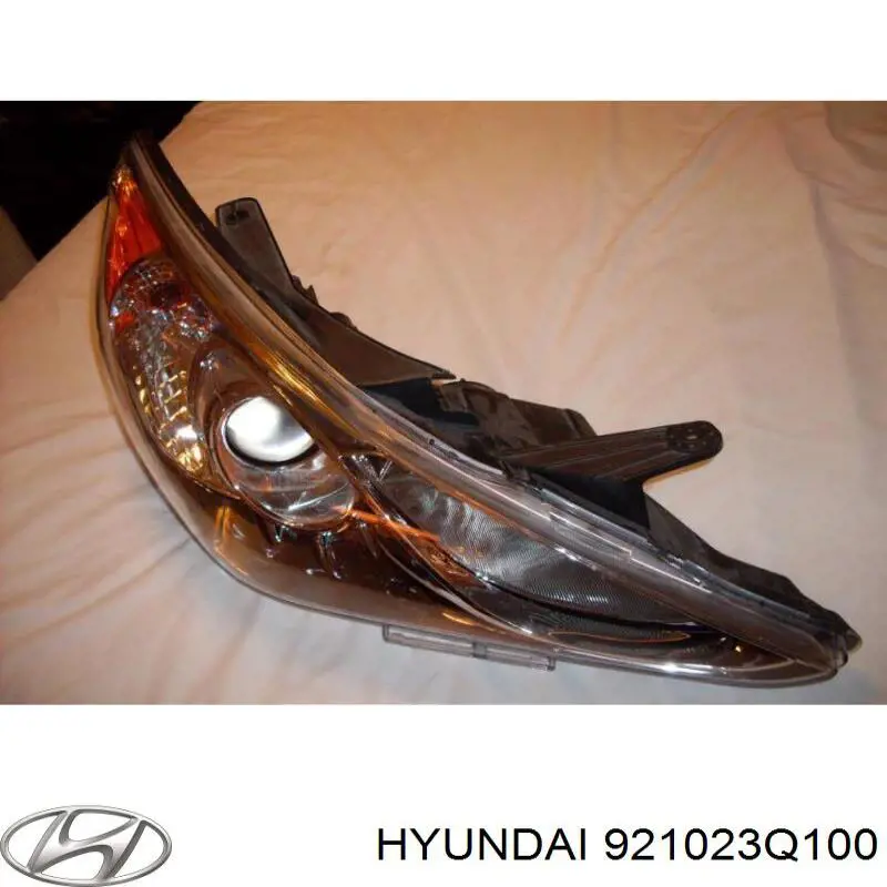 921023Q100 Hyundai/Kia Фара передня права