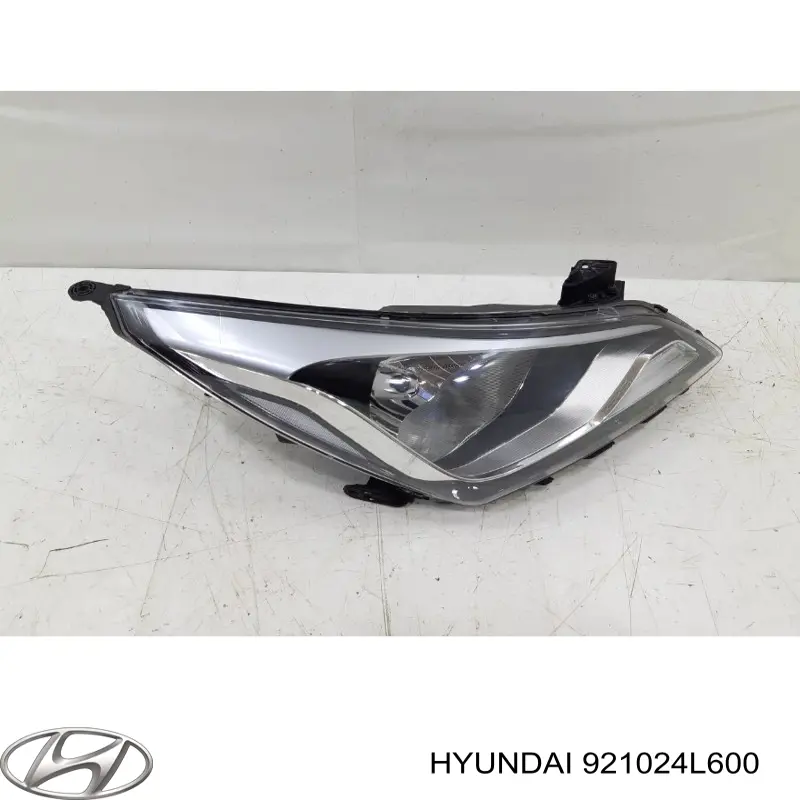 Фара правая на Hyundai SOLARIS I SBR11