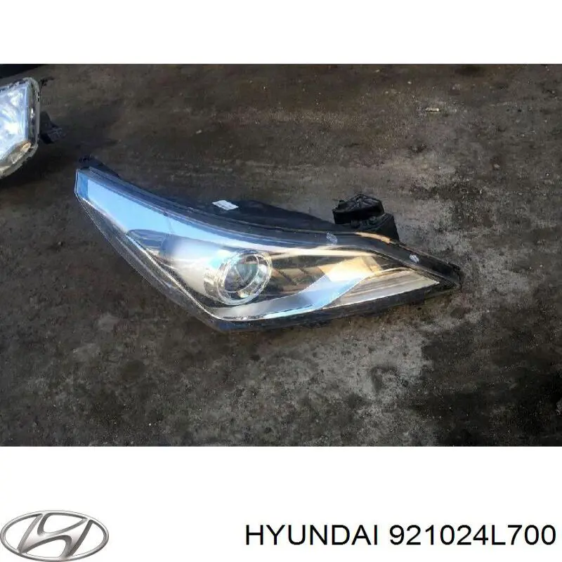 921024L700 Hyundai/Kia фара права