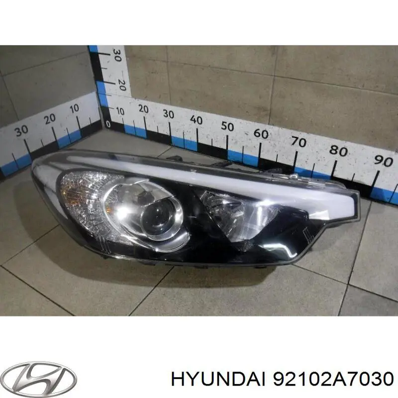 92102A7030 Hyundai/Kia Основна фара - вставка