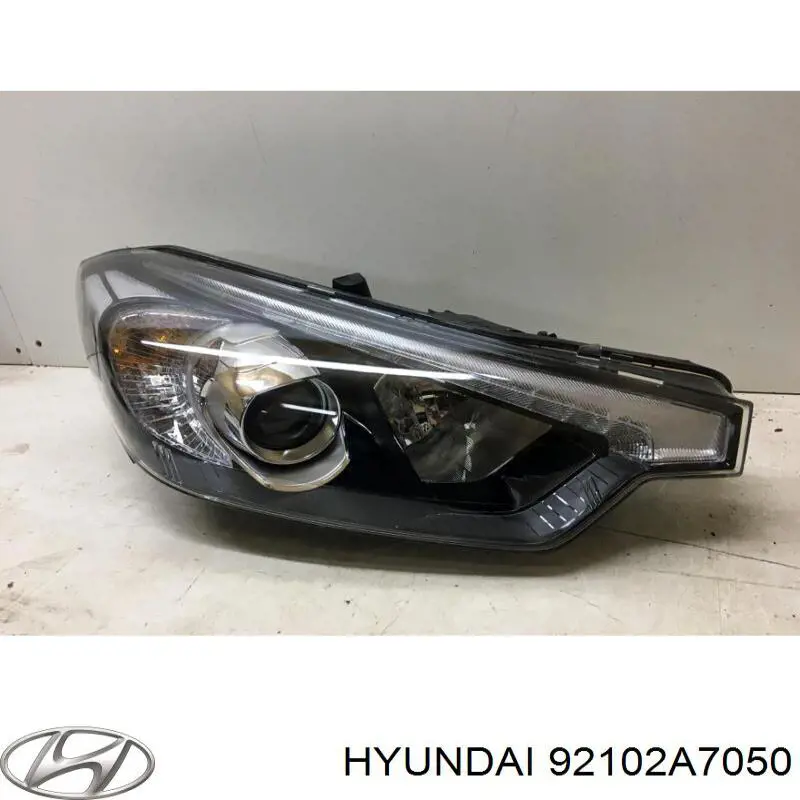 Фара права 92102A7050 Hyundai/Kia