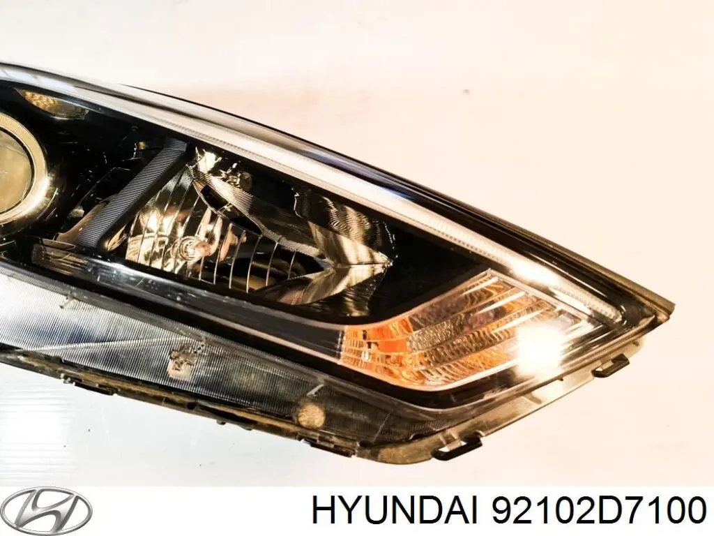 Фара права ZHN111368R Signeda