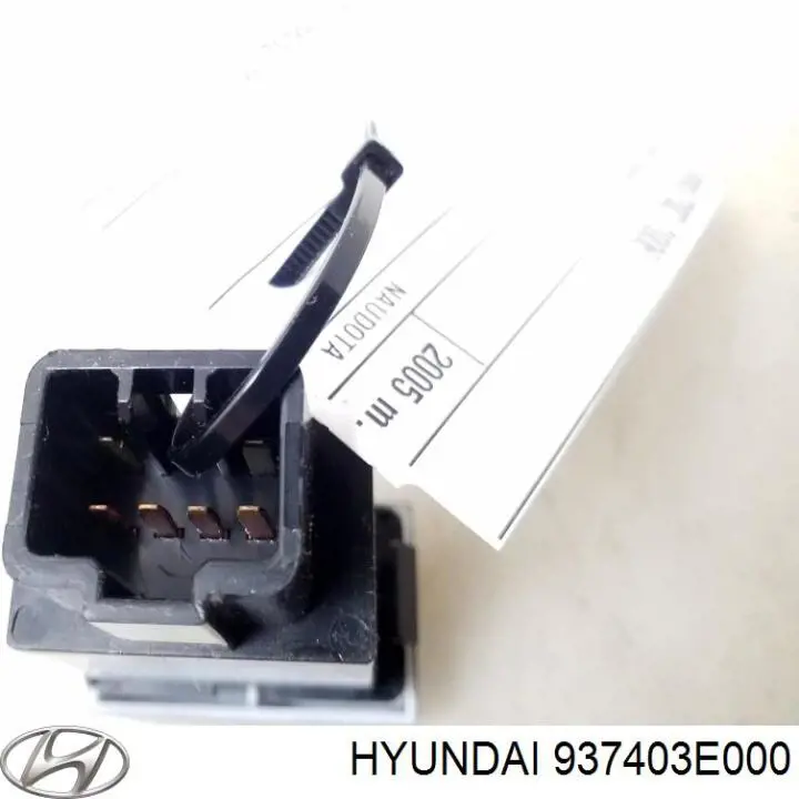 Купити 937403E000 Hyundai/Kia Кнопка вмикання обігріву сидіння
