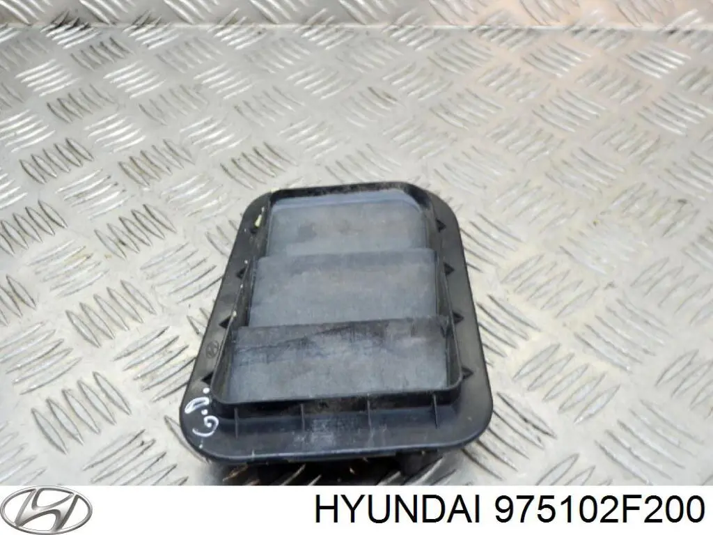 Решітка задня вентиляції салону, права Hyundai Matrix (FC) (Хендай Матрікс)