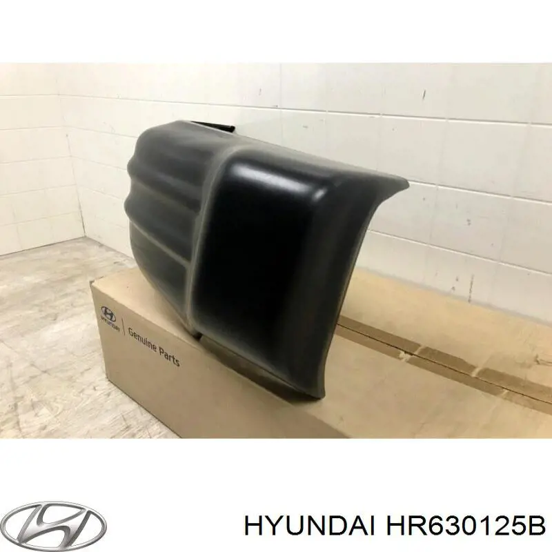 Накладка бампера переднього, права Hyundai Galloper (JK) (Хендай Галлопер)