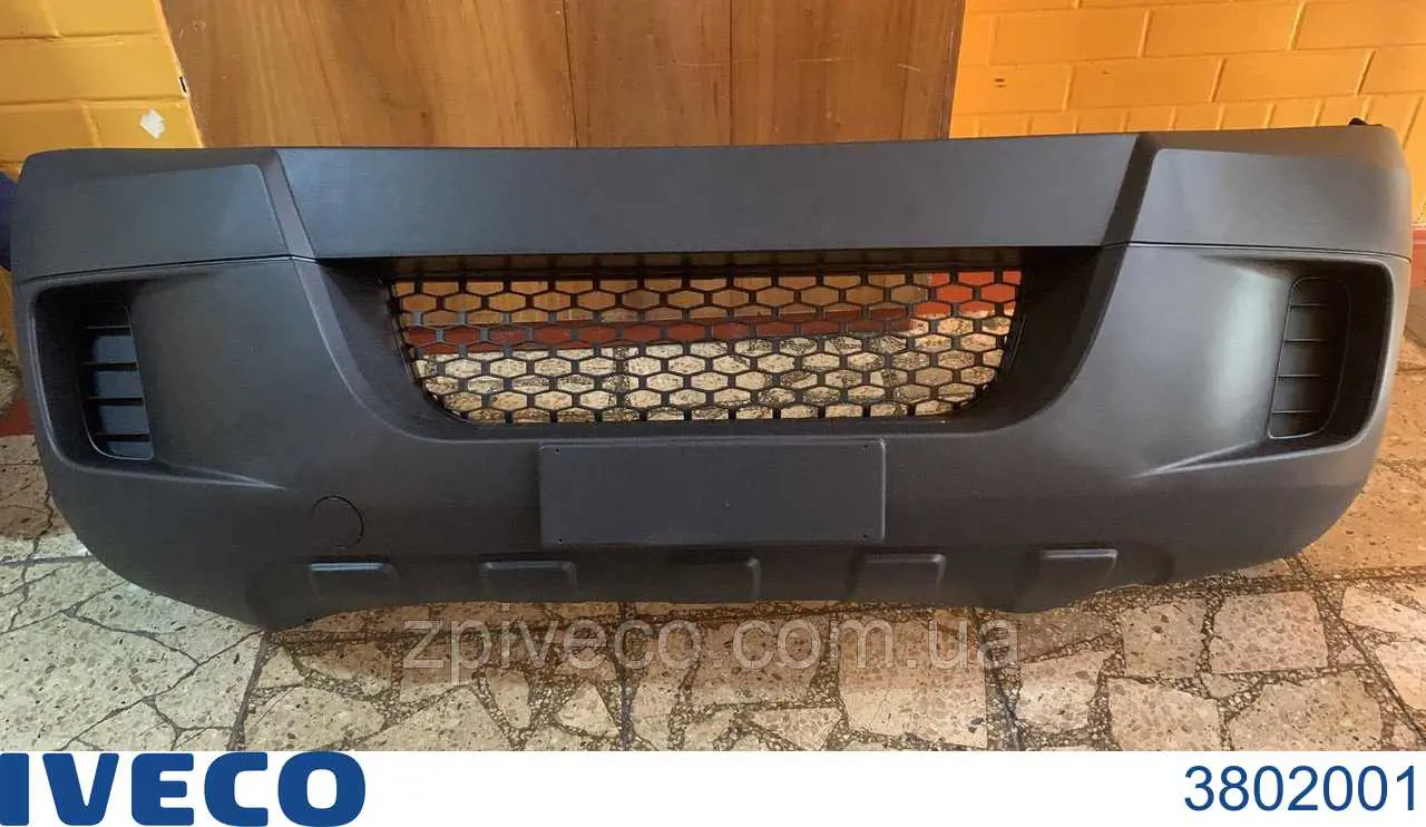 Передній бампер 3802001 Iveco