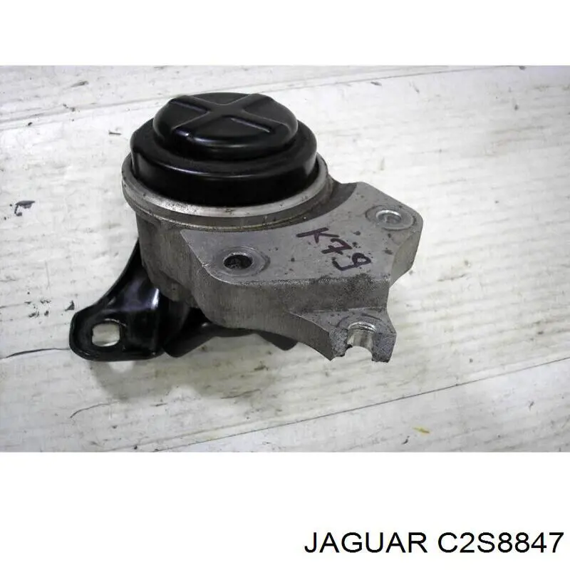 C2S8847 Jaguar подушка (опора двигуна, права)