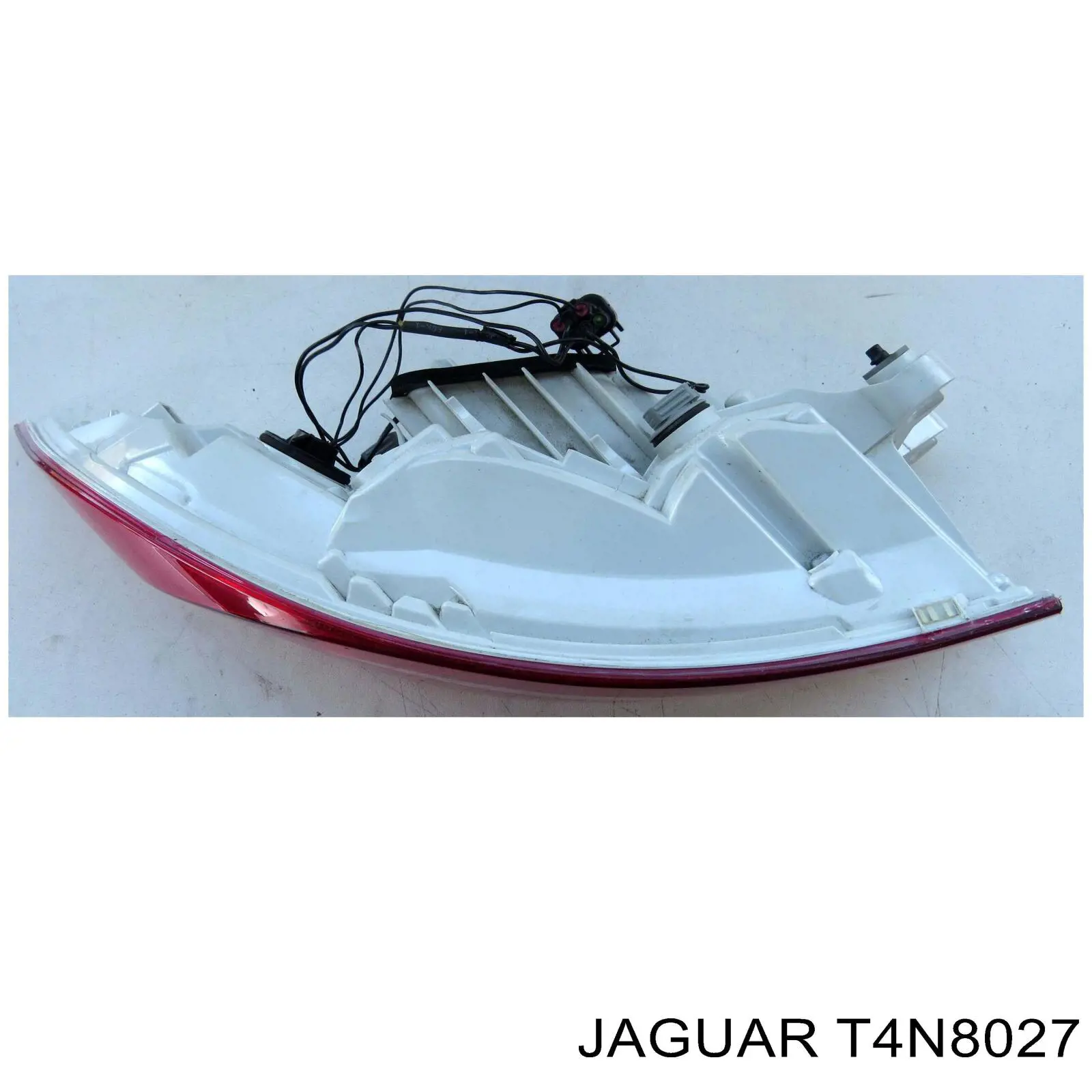 T4N24355 Jaguar Задній лівий зовнішній ліхтар