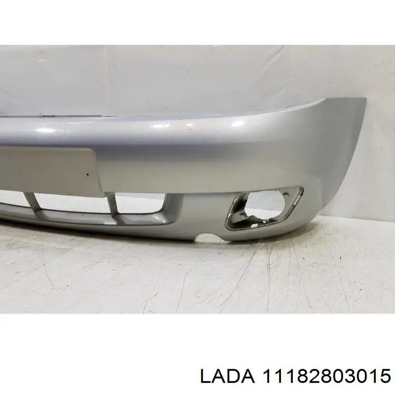 Передній бампер 11182803015 Lada