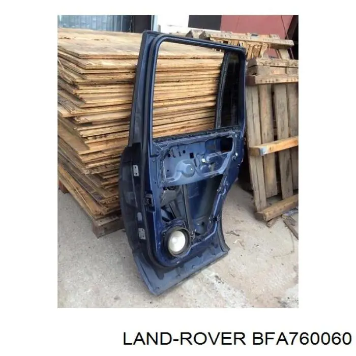 Двері задні, праві Land Rover LR034202 ціна, від 126.98 USD