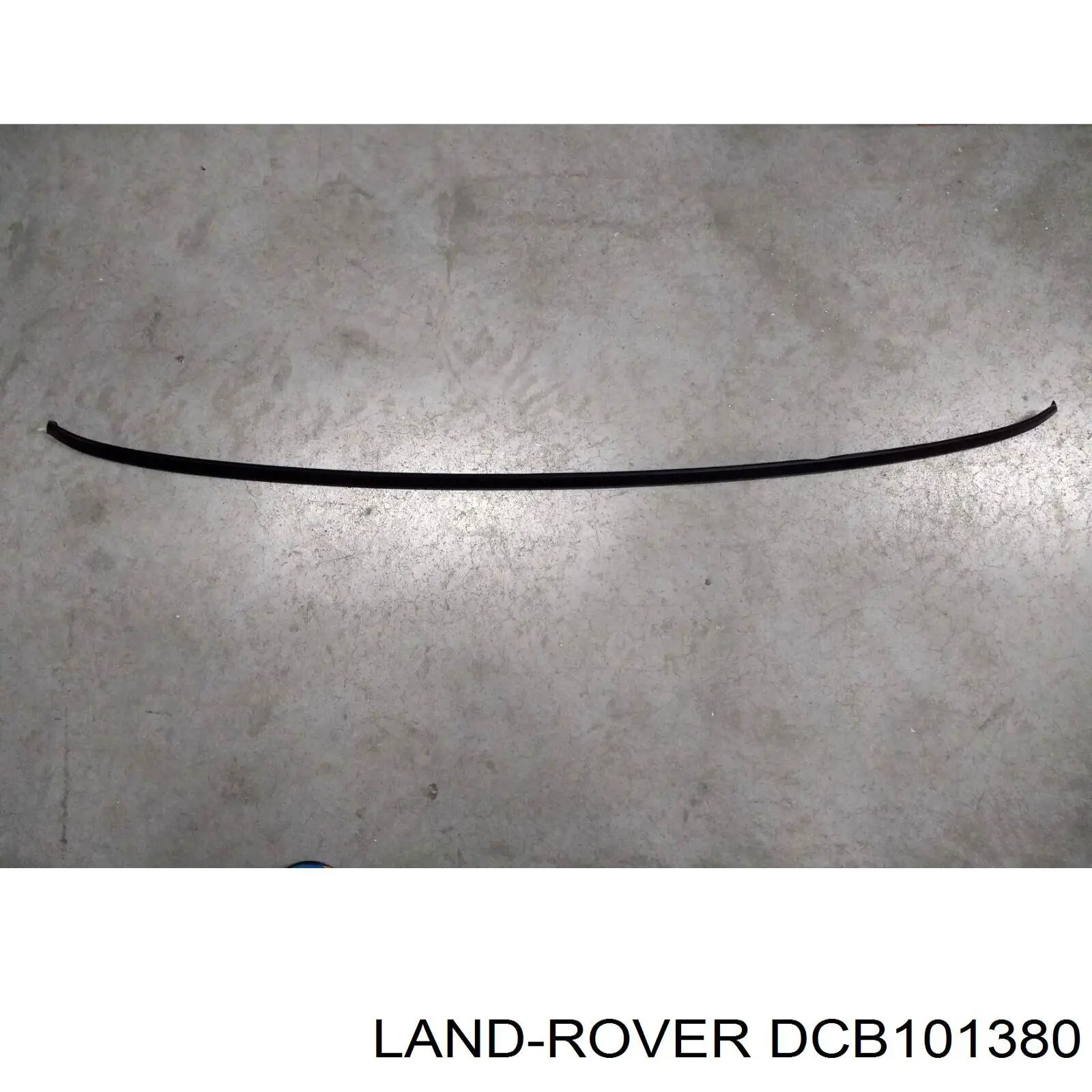 DCB101380 Land Rover молдинг лобового скла, верхній