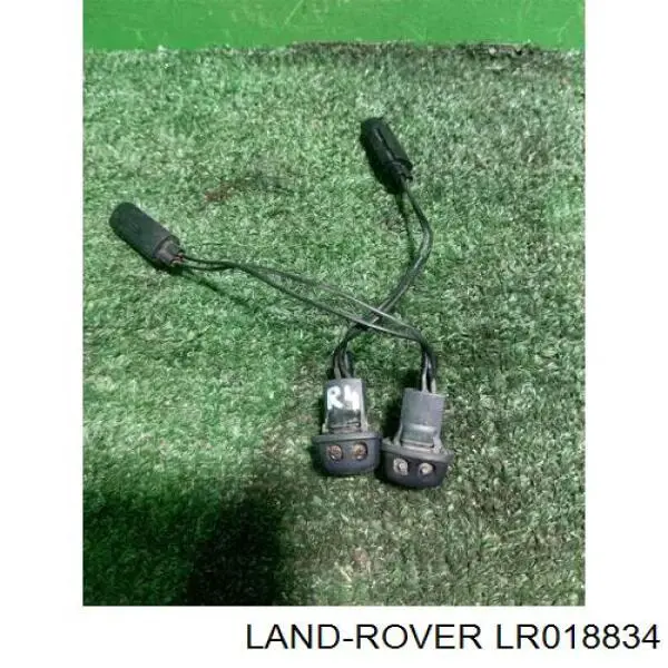 LR018834 Land Rover форсунка омивача лобового скла