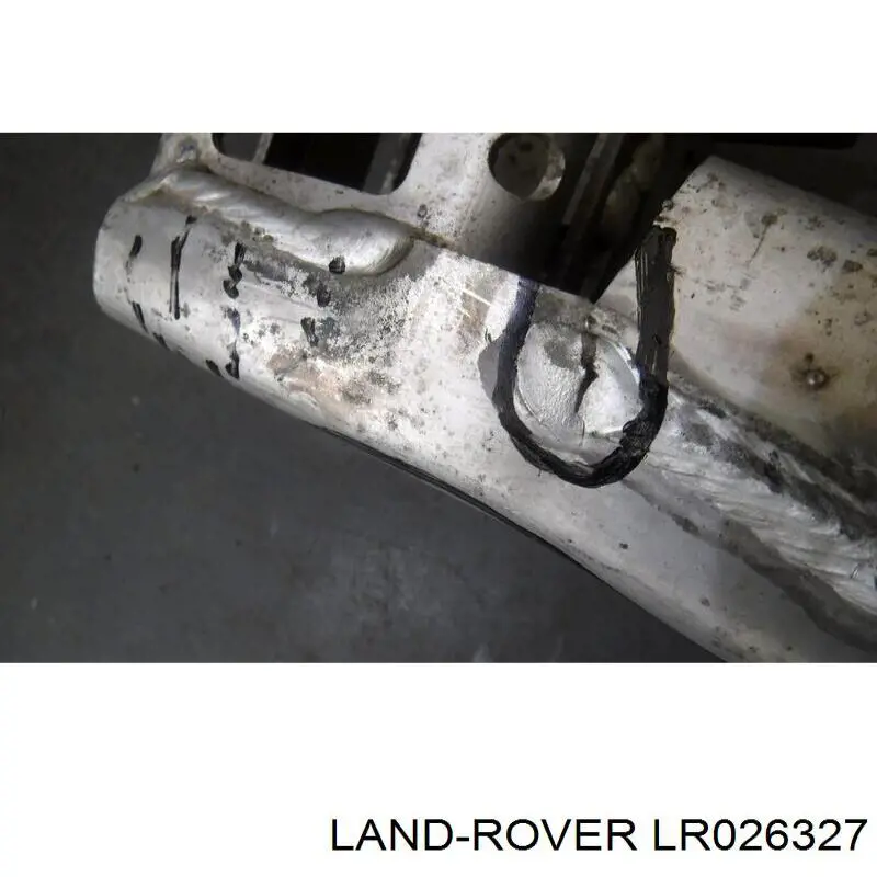 LR026327 Land Rover Шина бампера заднього